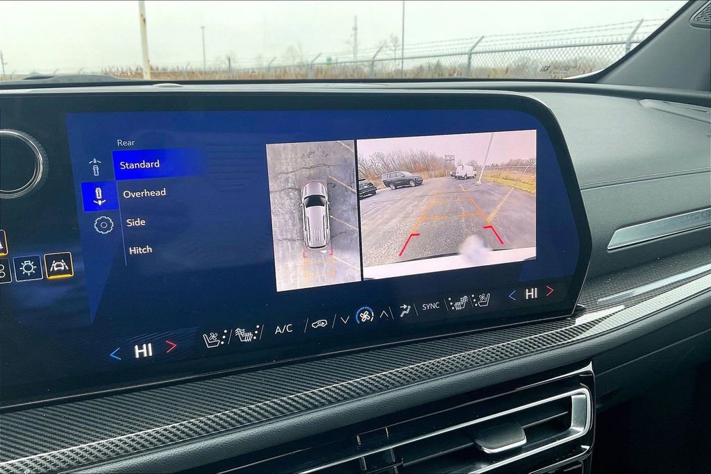 Used 2024 Chevrolet Traverse RS image 17