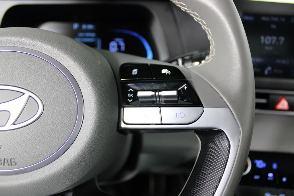 Certified 2025 Hyundai Elantra Sport image 26