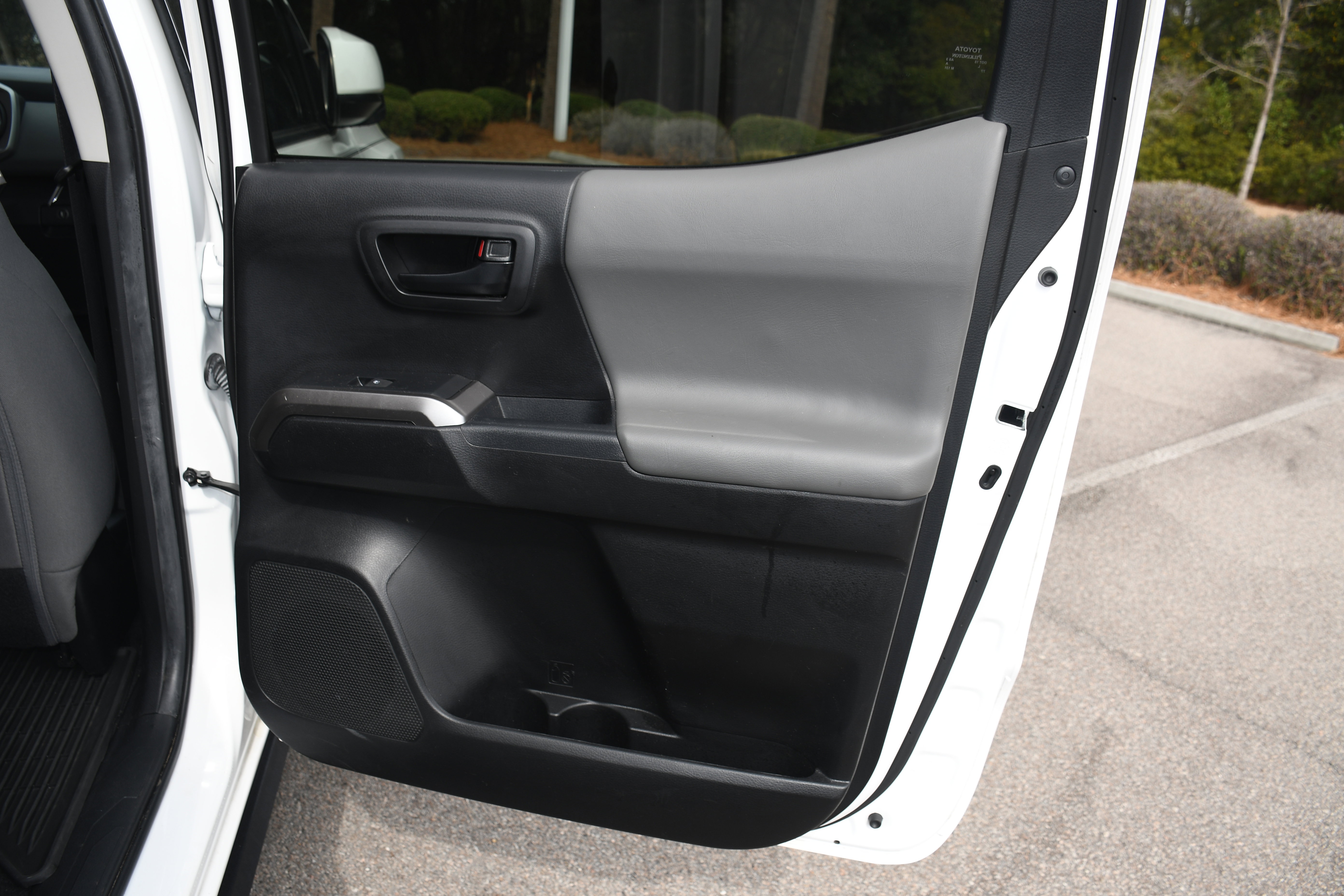 Certified 2022 Toyota Tacoma SR5 image 18