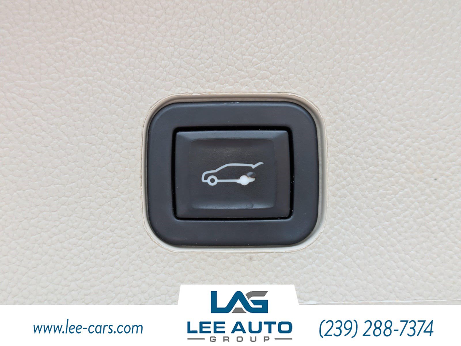 Used 2015 Cadillac SRX Luxury w/ Driver Awareness Package FWD image 11