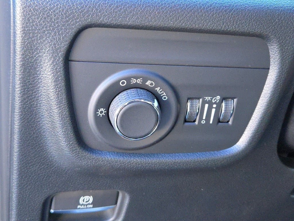 New 2025 Jeep Grand Cherokee Laredo X w/ Luxury Tech Group I AWD/4WD image 27
