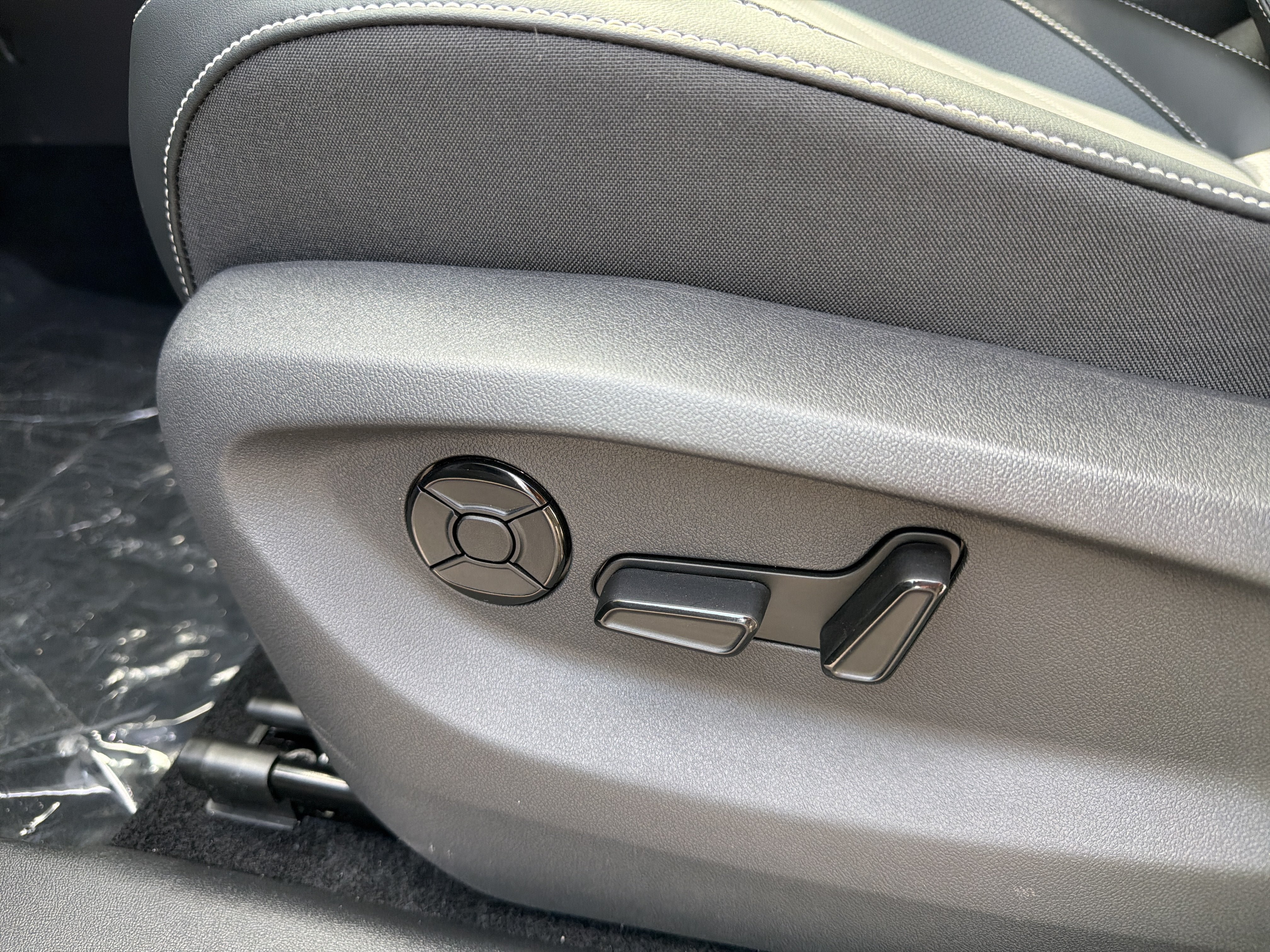 New 2026 Volkswagen Tiguan SE AWD/4WD image 10