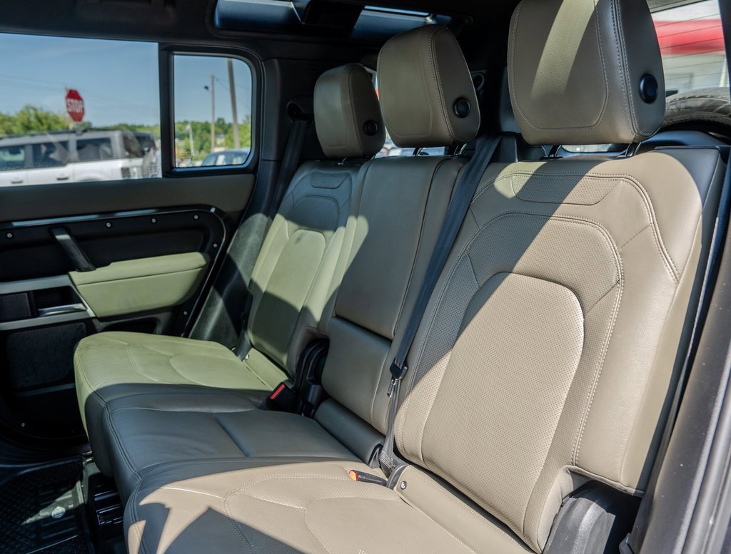 Used 2023 Land Rover Defender 110 SE image 18