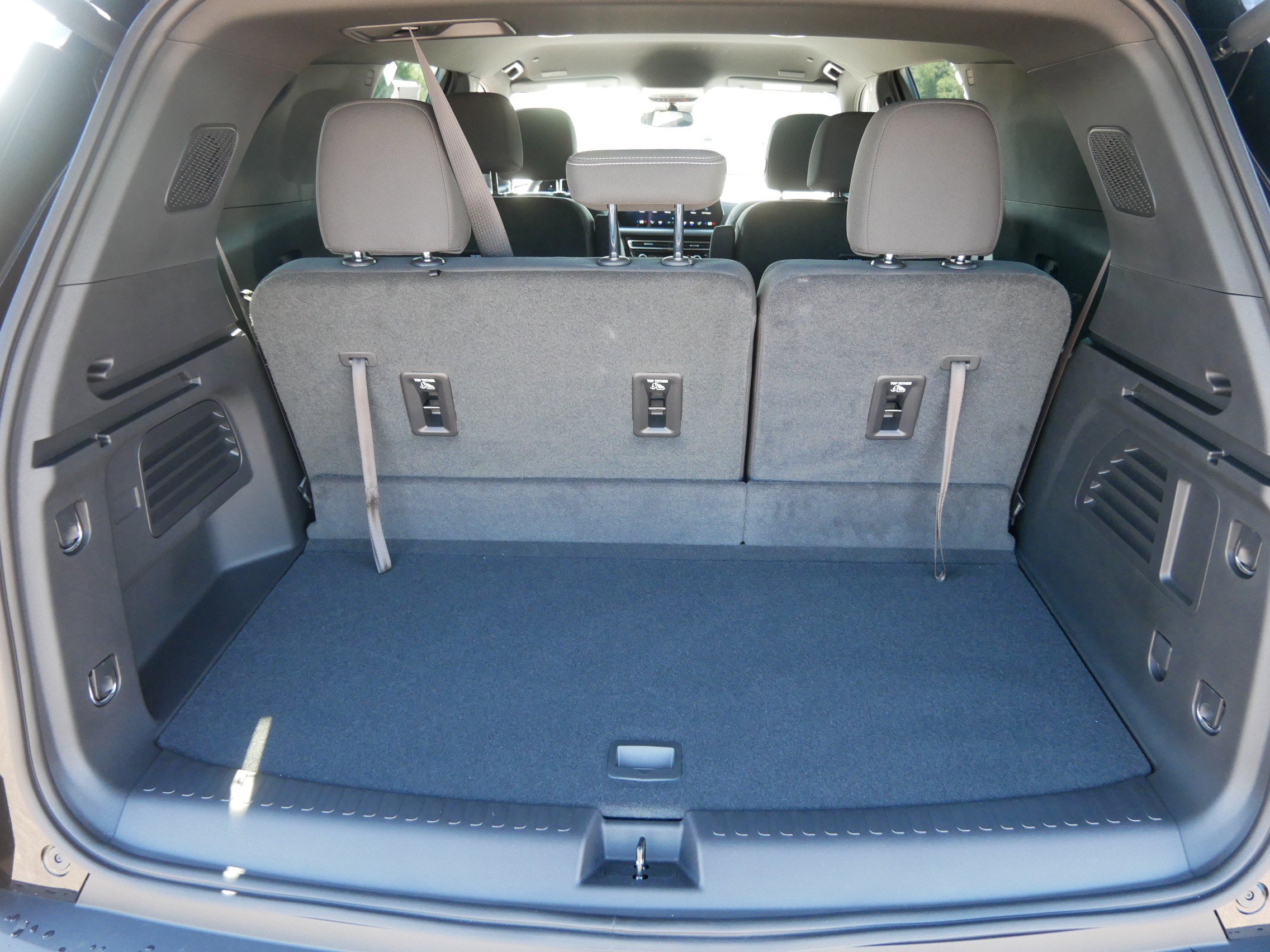 Used 2025 Chevrolet Traverse LT image 18