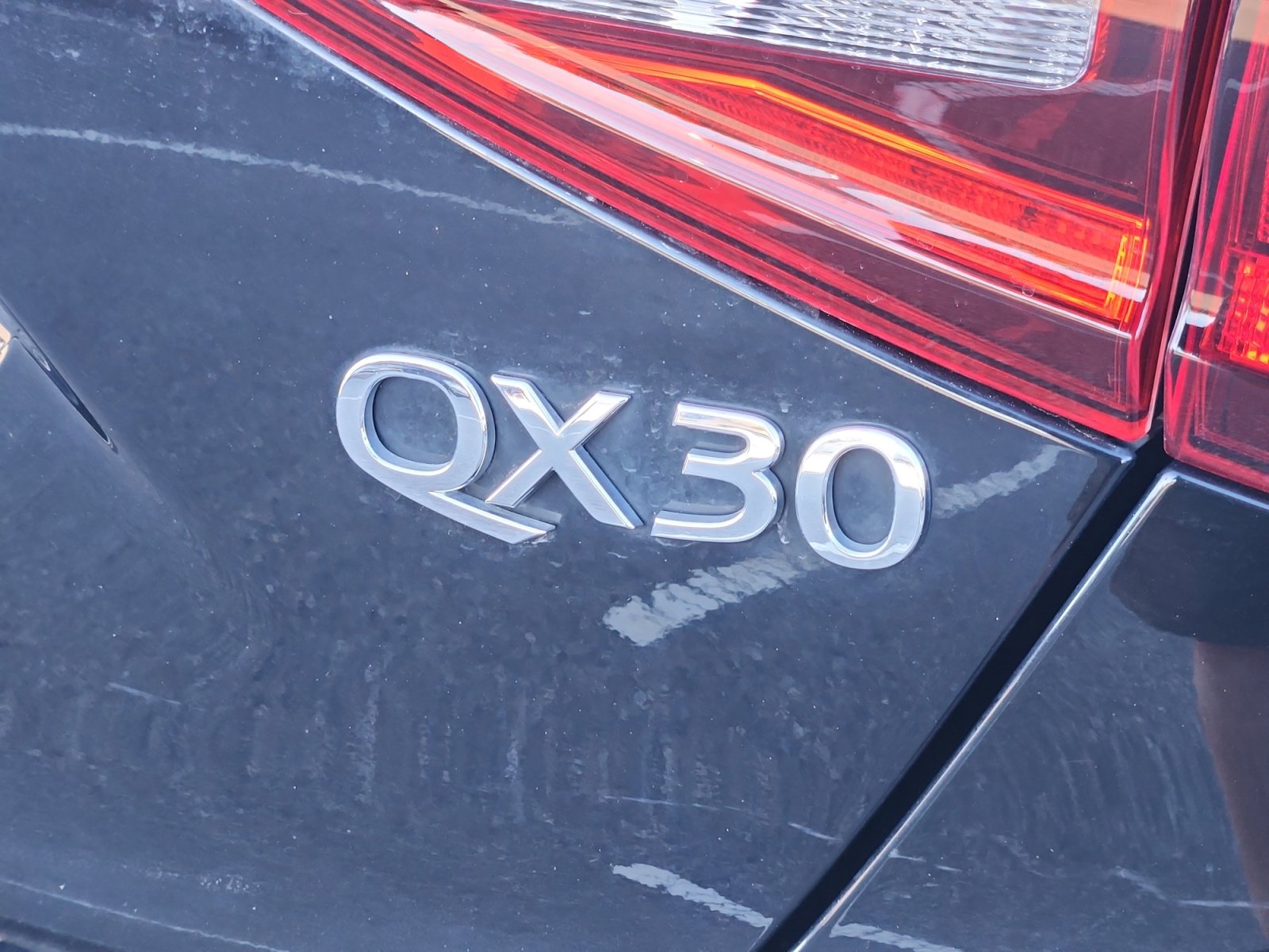 Used 2017 INFINITI QX30 Premium w/ Navigation Package image 25