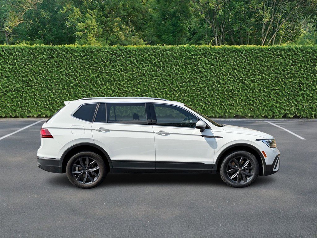 Used 2022 Volkswagen Tiguan SE image 2