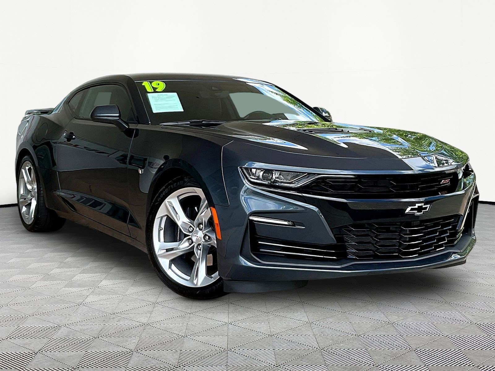 Used 2019 Chevrolet Camaro SS RWD image 3