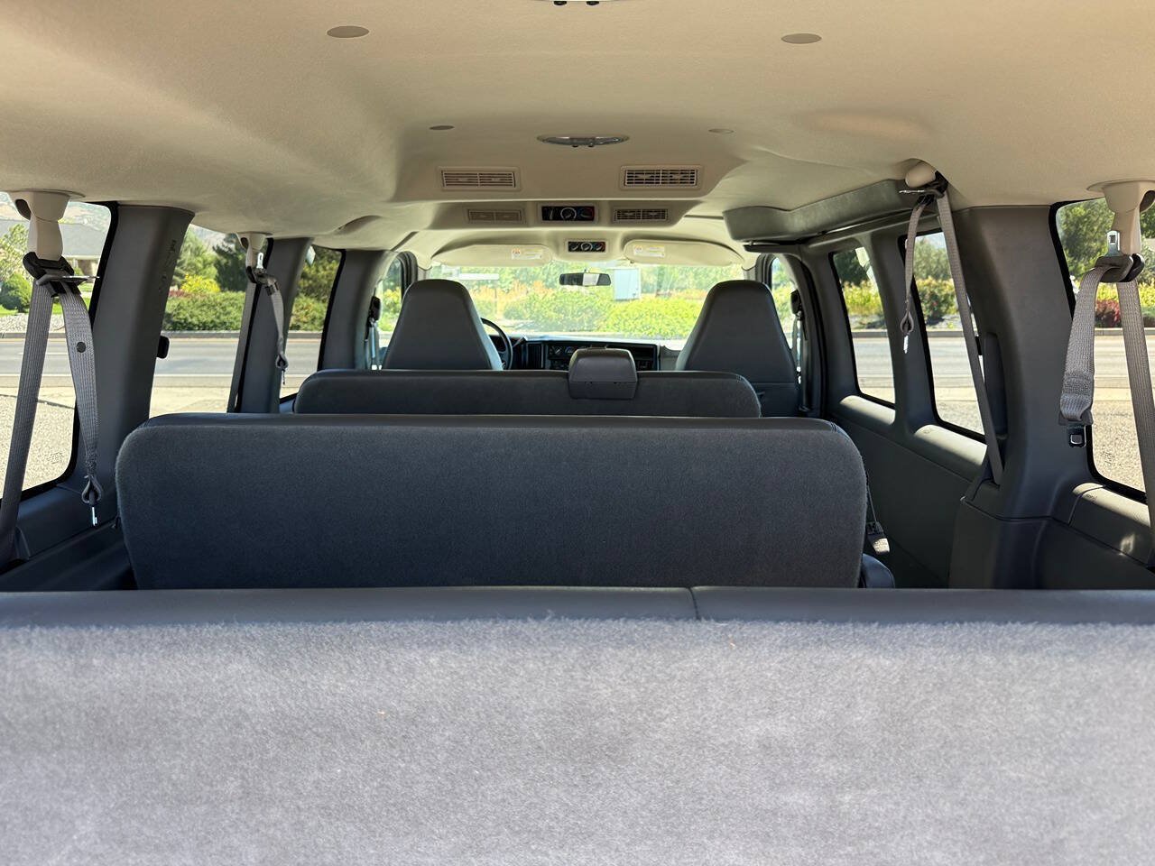 Used 2005 Chevrolet Express 2500 Passenger RWD image 25