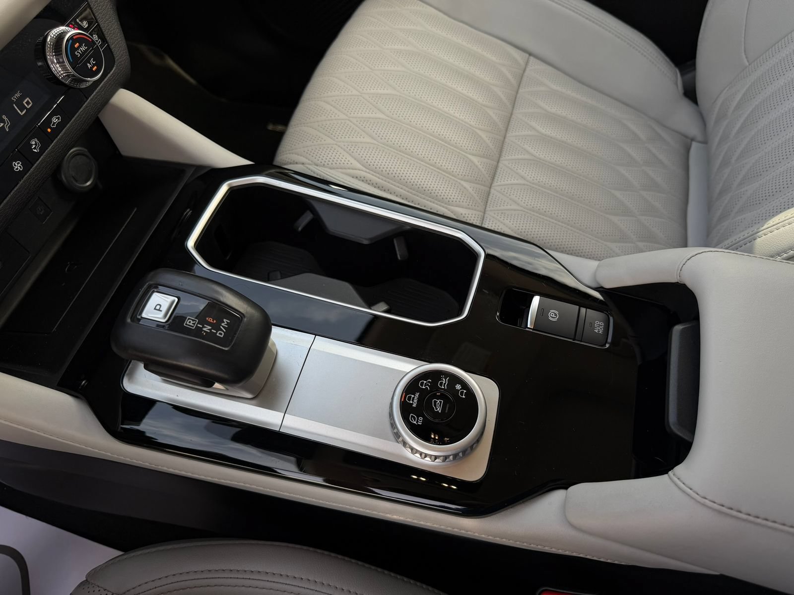 Used 2025 Mitsubishi Outlander SEL FWD image 18