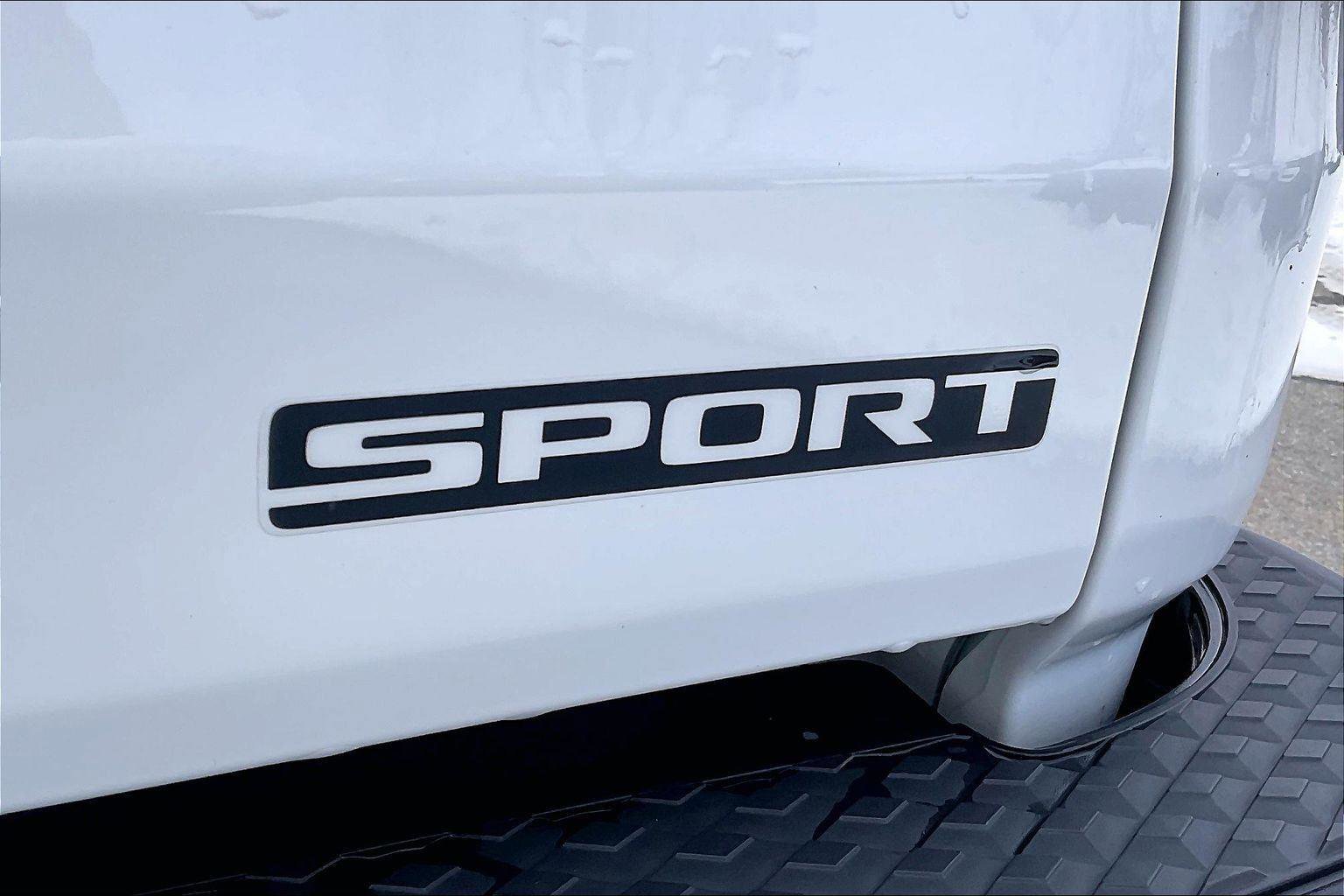 Used 2020 Jeep Gladiator Sport w/ Quick Order Package 24S image 9