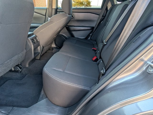 Used 2024 Nissan Rogue S FWD image 17