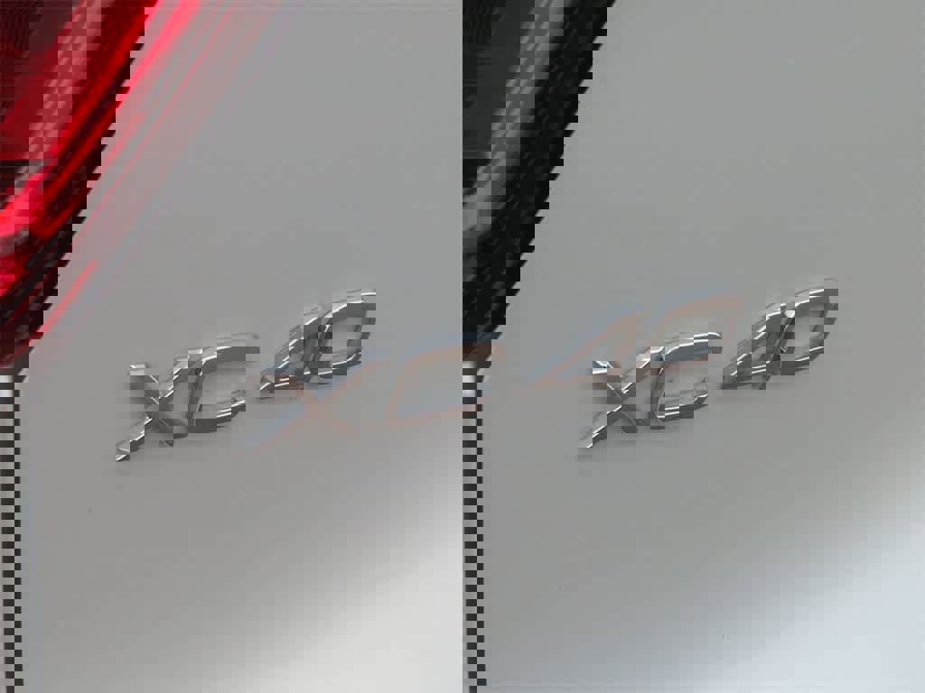 Used 2023 Volvo XC40 B5 Ultimate w/ Protection Package Premier image 5