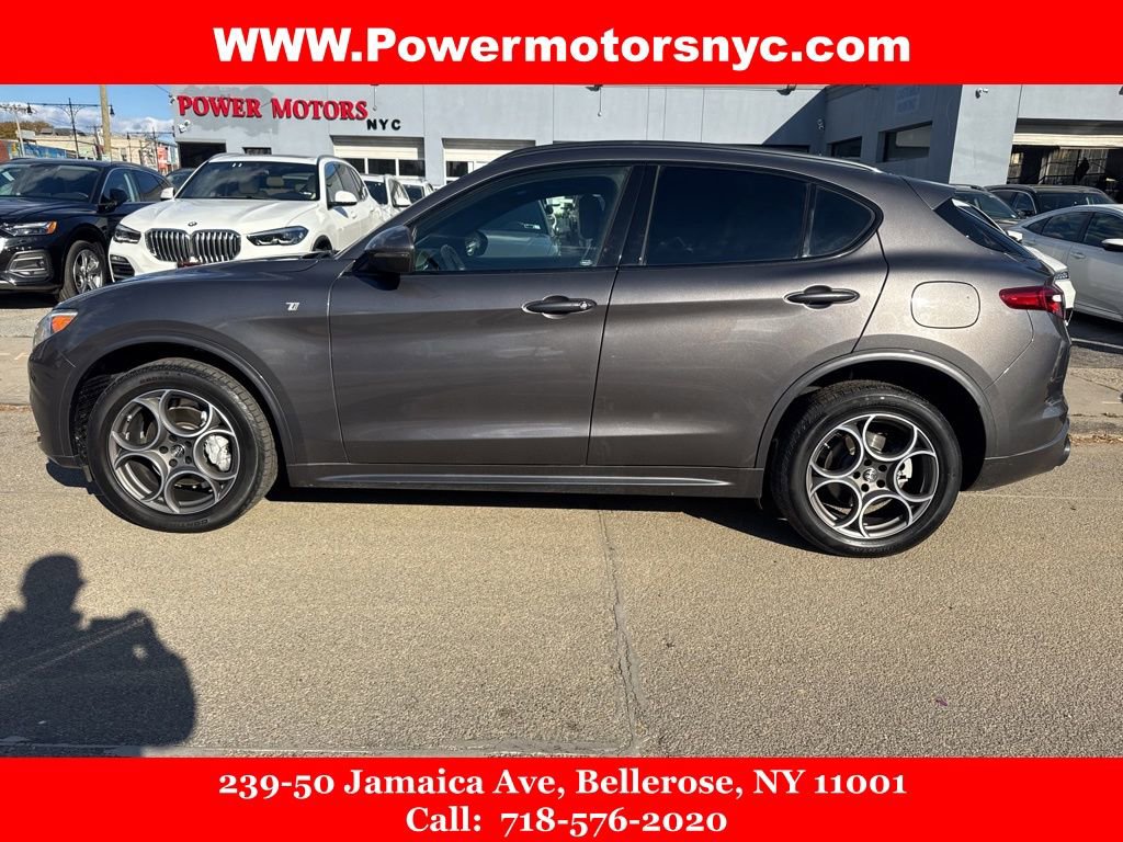 Used 2023 Alfa Romeo Stelvio Ti image 2