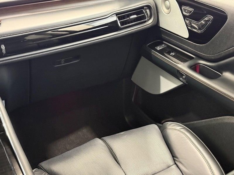 Used 2025 Lincoln Aviator Reserve w/ Equipment Group 201A image 14
