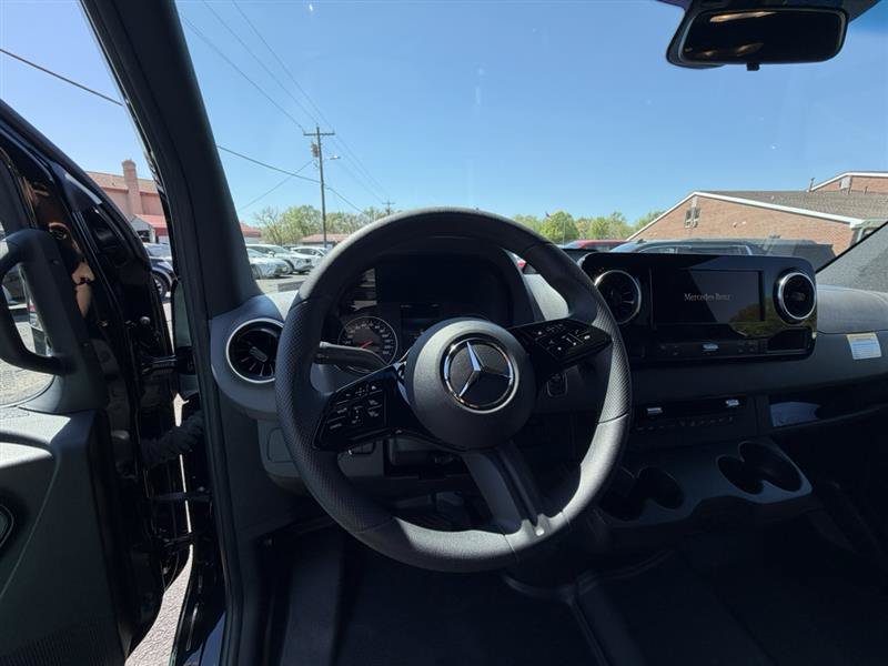 Used 2025 Mercedes-Benz Sprinter 2500 image 24