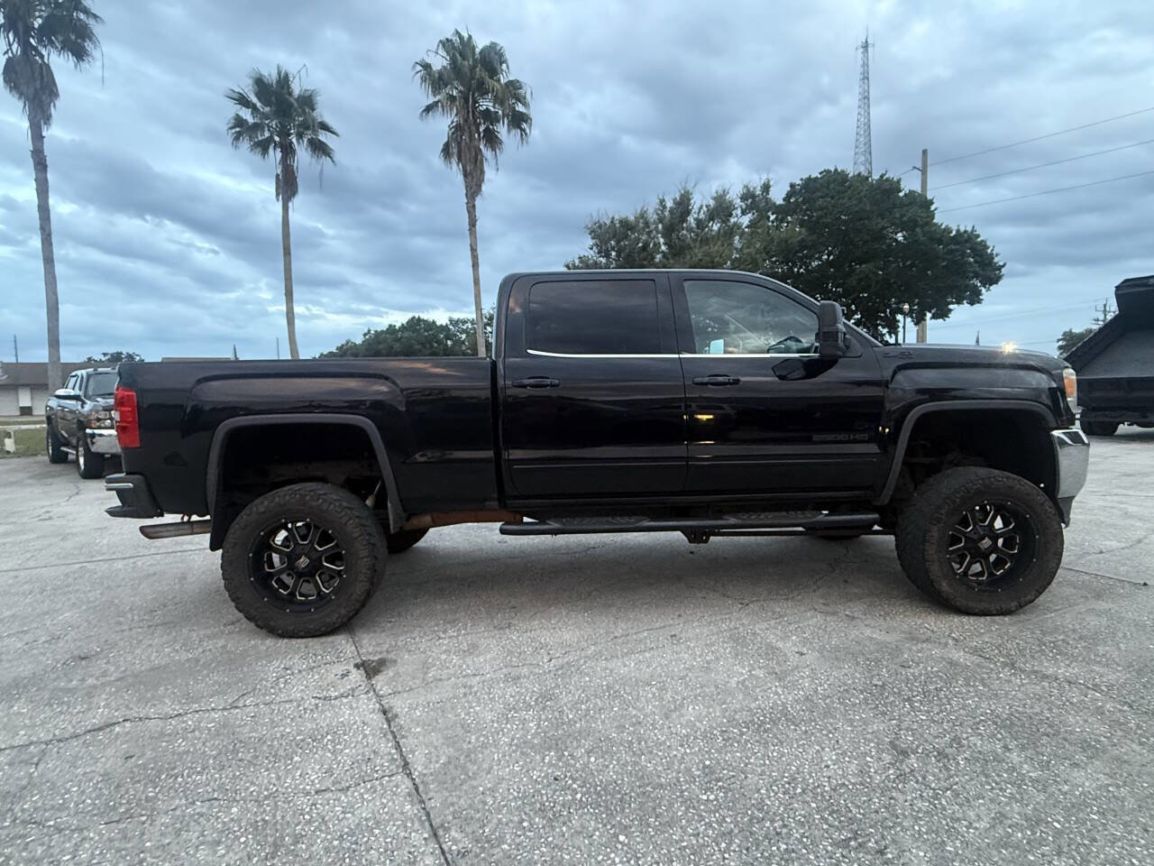 Used 2016 GMC Sierra 2500 SLE w/ Suspension Package, Off-Road AWD/4WD image 9
