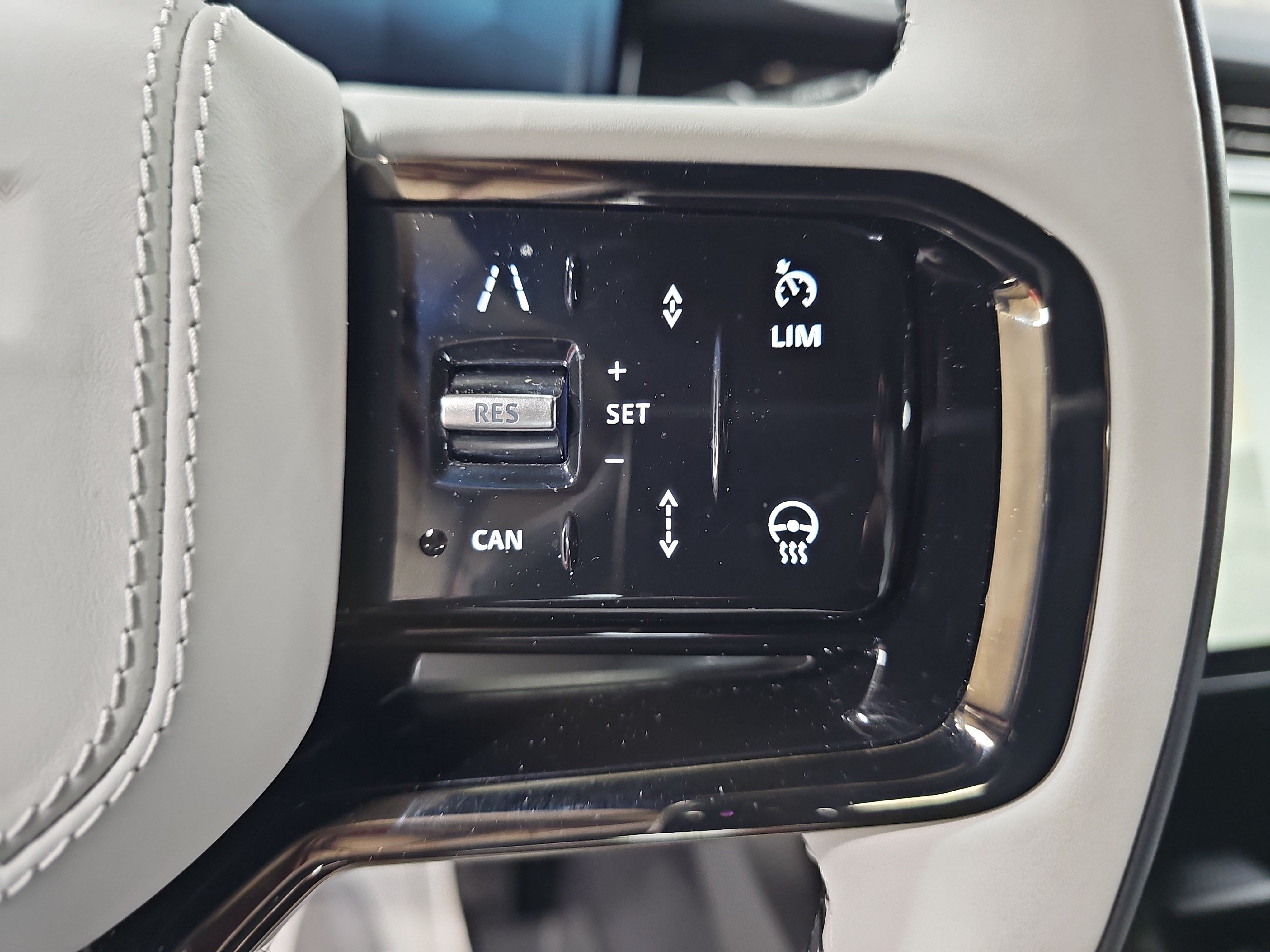 Used 2025 Land Rover Range Rover Sport Autobiography AWD/4WD image 19