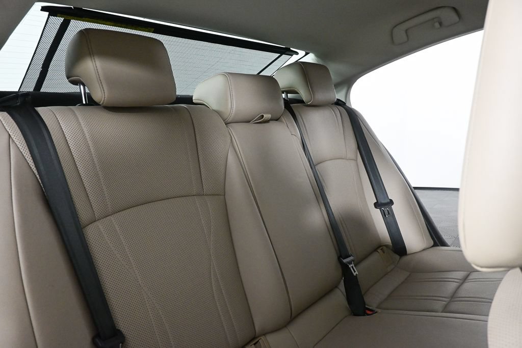 Used 2020 Lexus ES 300h w/ Accessory Package FWD image 18