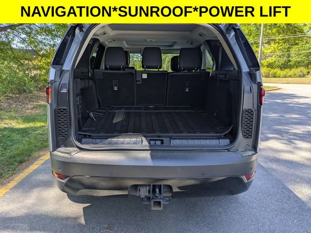 Used 2023 Land Rover Discovery S image 33