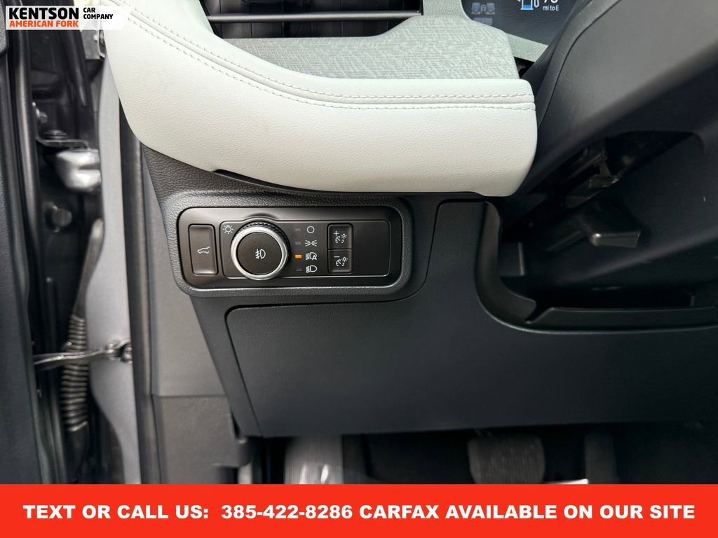 Used 2025 Ford Explorer Platinum w/ LUX Leather Package image 17