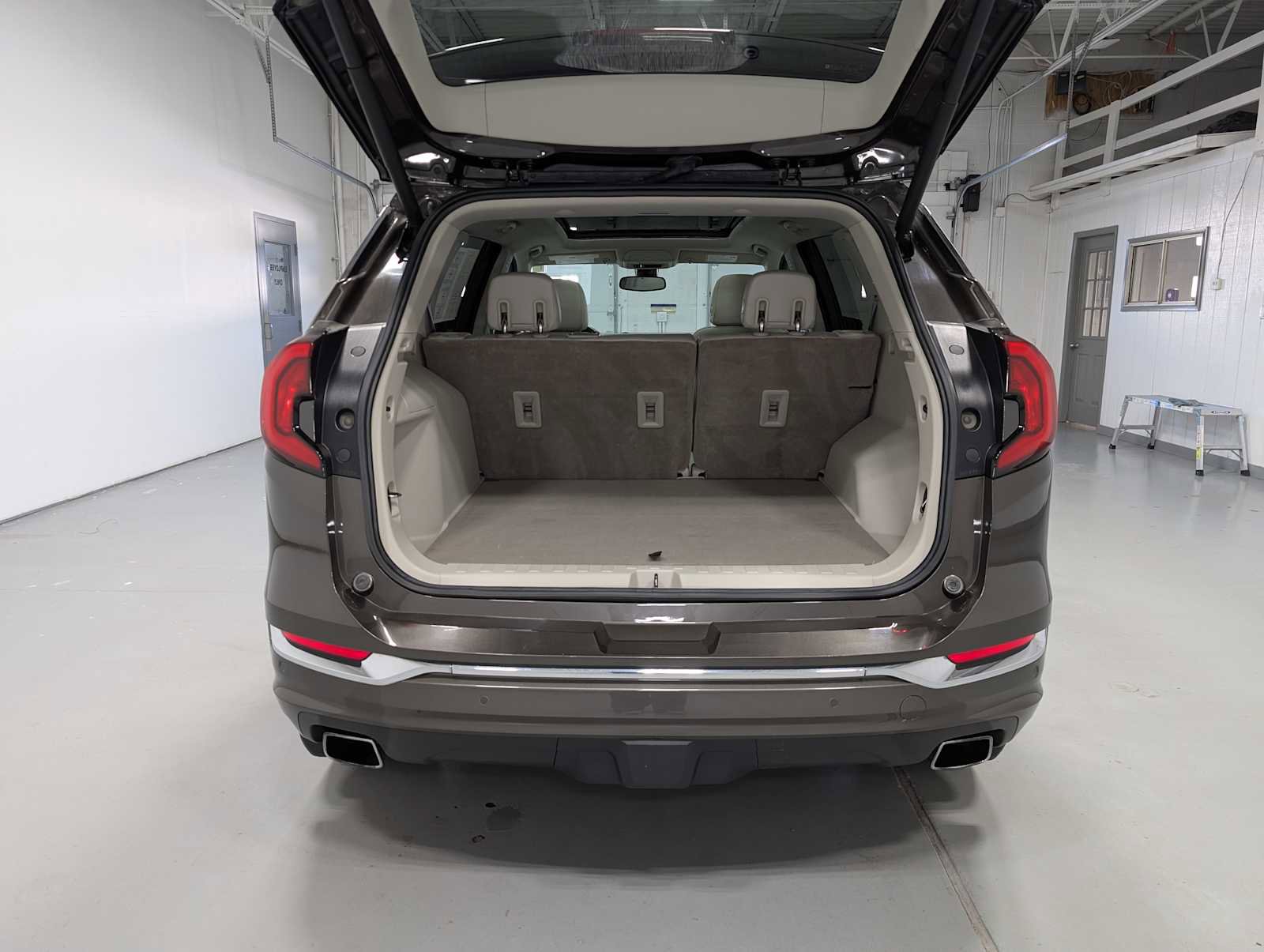 Used 2020 GMC Terrain Denali w/ Denali Premium Package AWD/4WD image 41