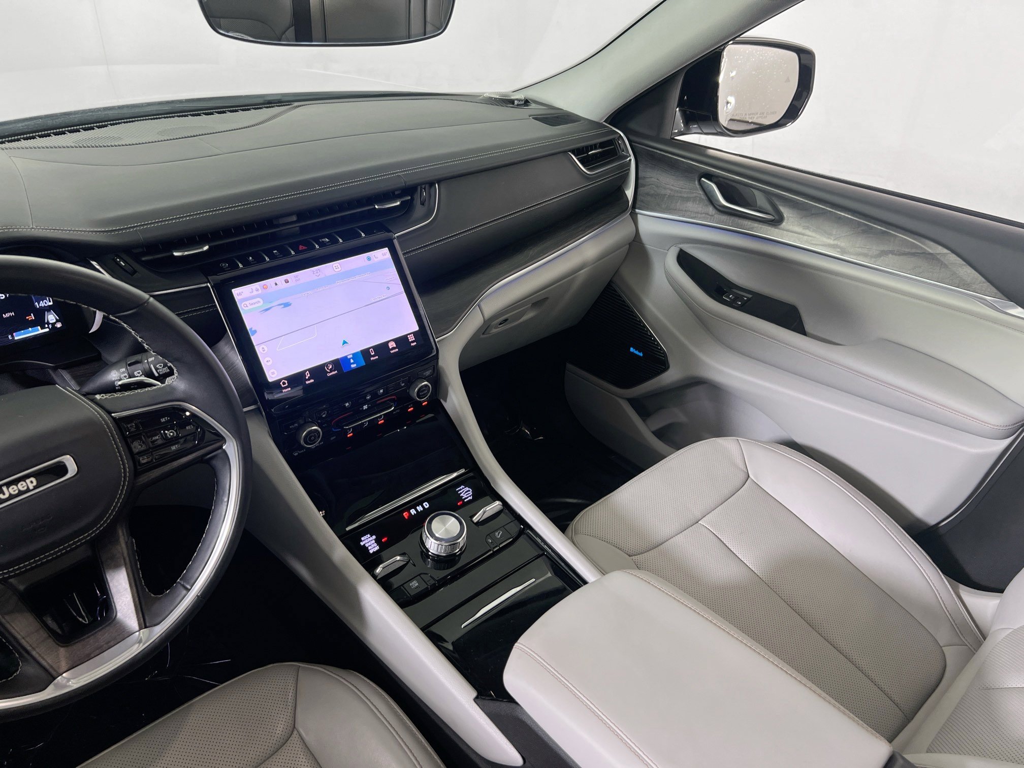 Used 2022 Jeep Grand Cherokee Overland image 24