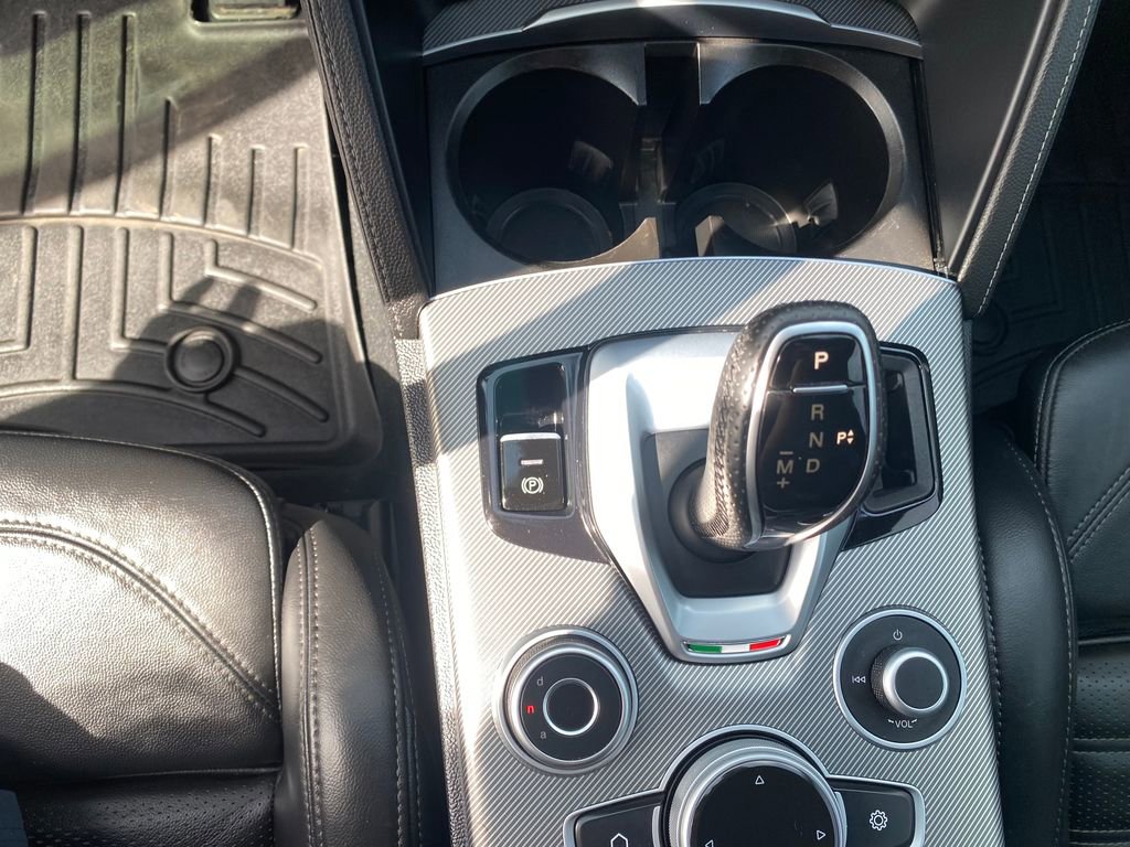 Used 2022 Alfa Romeo Stelvio Veloce image 16