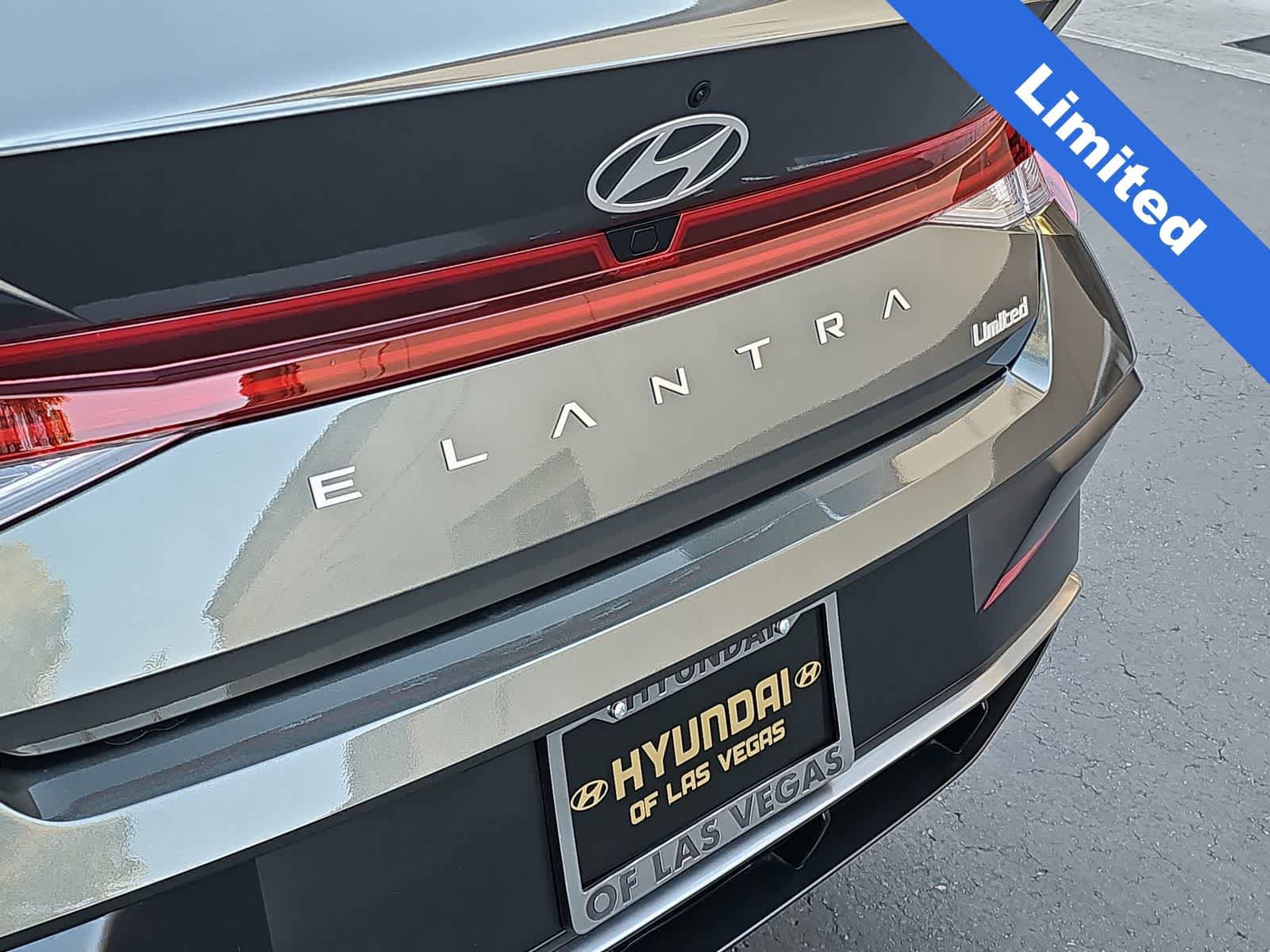 Used 2025 Hyundai Elantra Limited FWD image 11