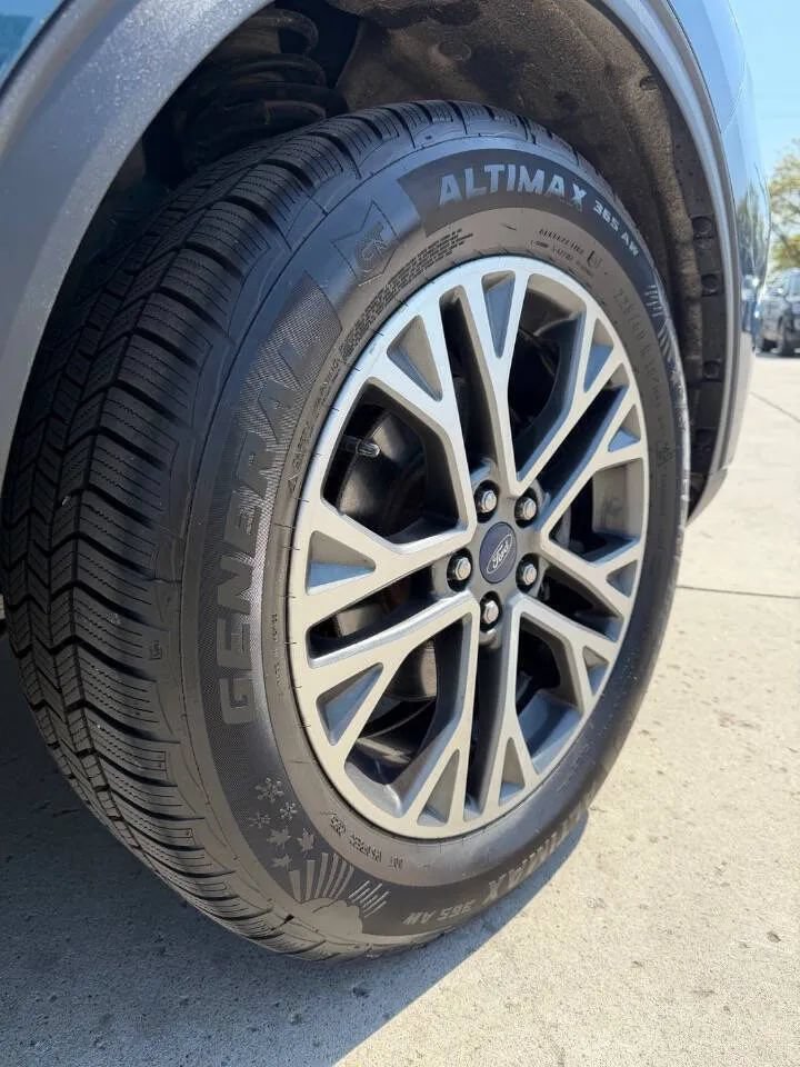 Used 2020 Ford Escape SEL AWD/4WD image 9