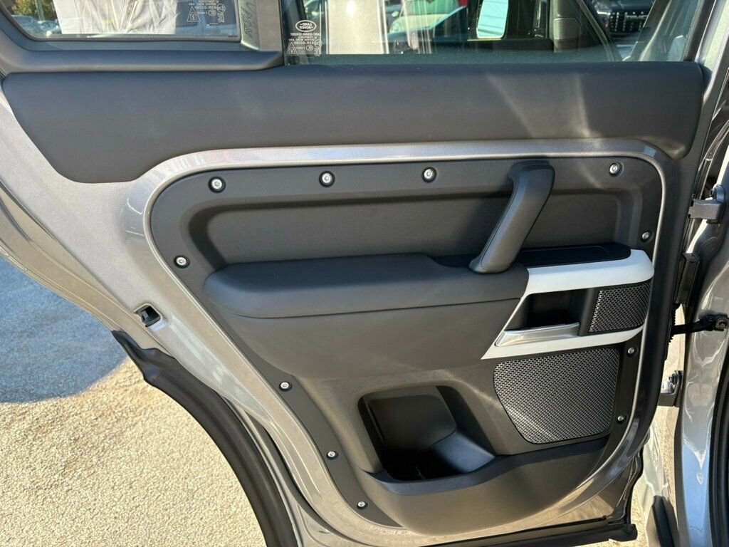 Used 2024 Land Rover Defender 110 S image 21