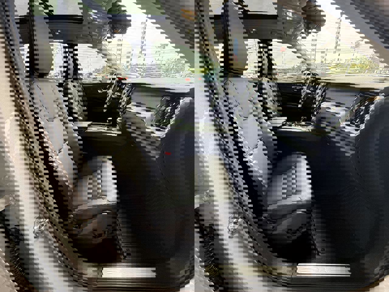 Used 2024 Volvo XC60 B5 Core image 34