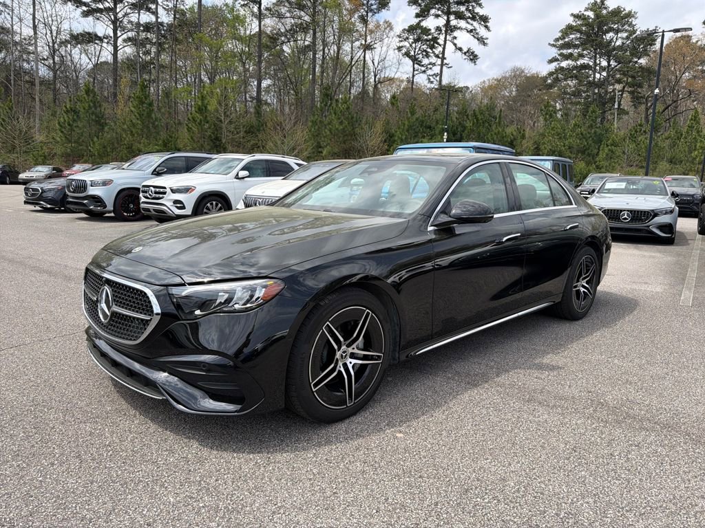 Used 2025 Mercedes-Benz E 350 4MATIC Sedan image 3