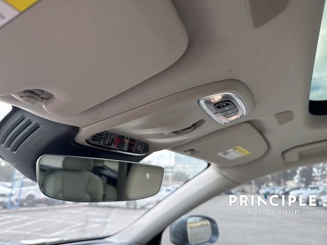 Used 2018 Volvo XC60 T6 Momentum w/ Convenience Package image 18