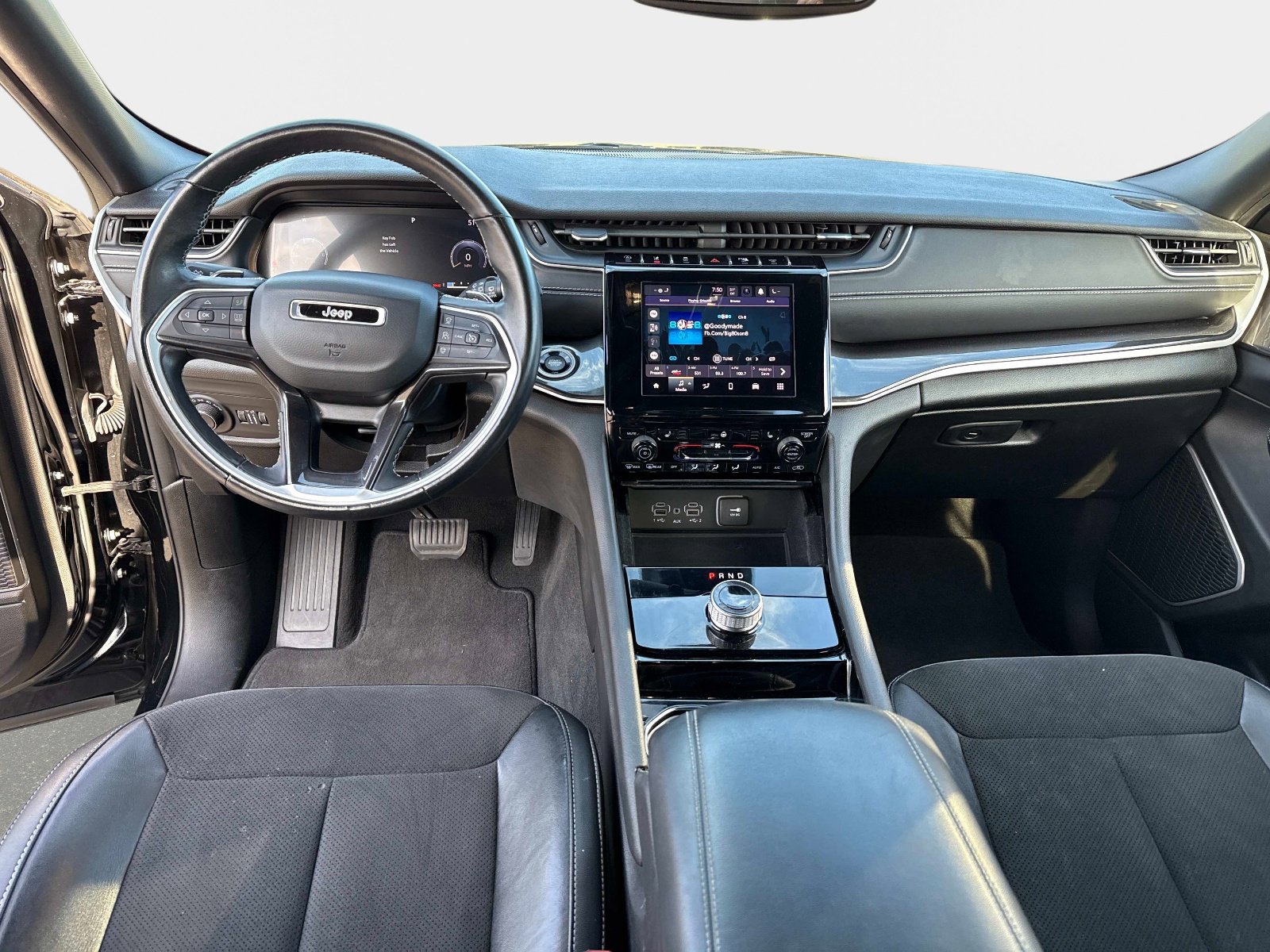 Used 2022 Jeep Grand Cherokee L Laredo image 18