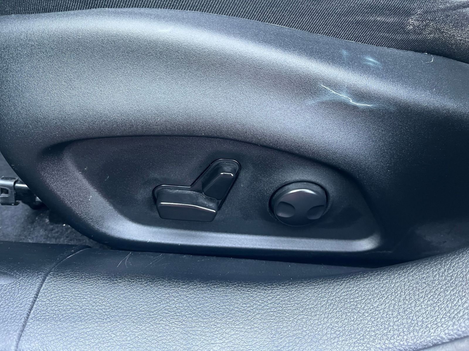 Used 2023 Jeep Compass Limited image 23