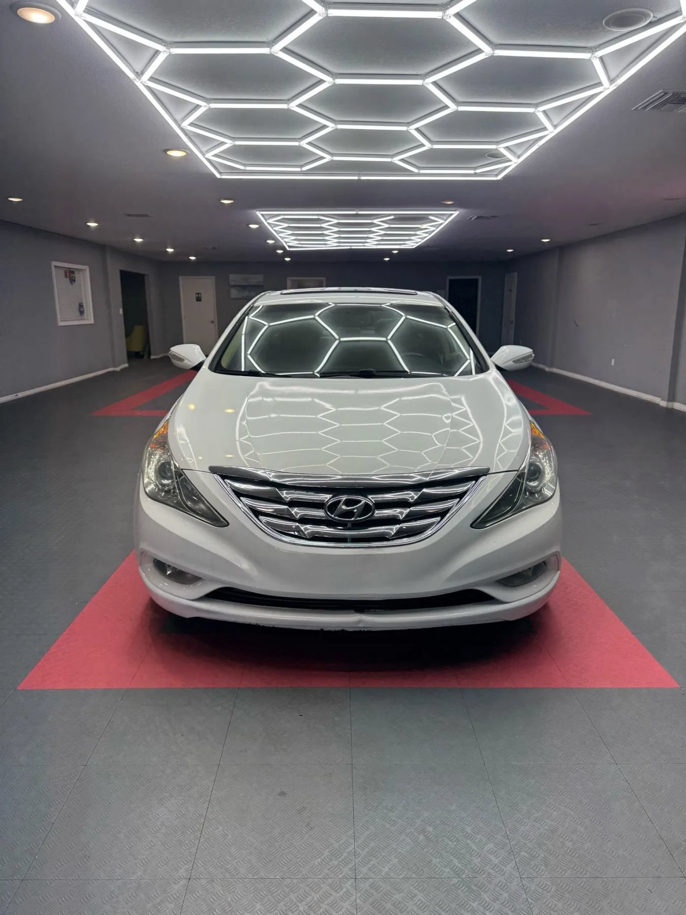 Used 2011 Hyundai Sonata Limited w/ Navigation Pkg 5 FWD image 2