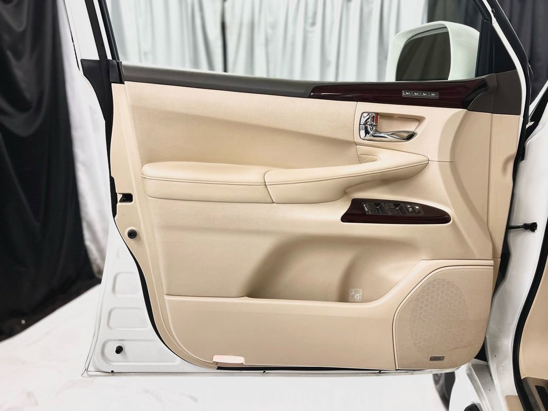 Used 2013 Lexus LX 570 4WD w/ Luxury Pkg image 40