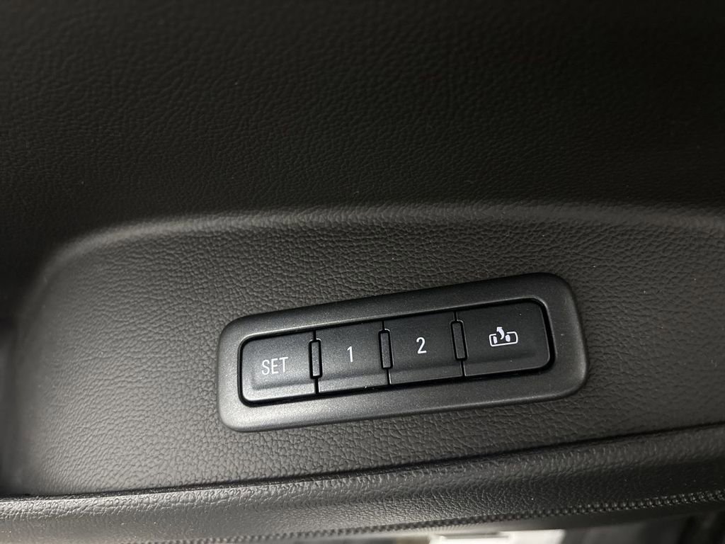 Used 2015 Chevrolet Suburban LTZ AWD/4WD image 12