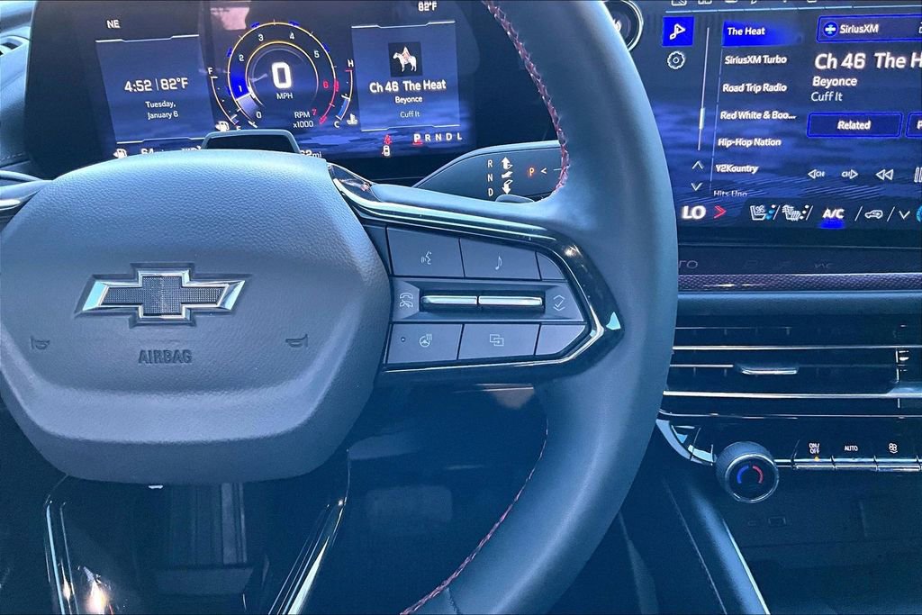 Used 2024 Chevrolet Traverse RS image 25