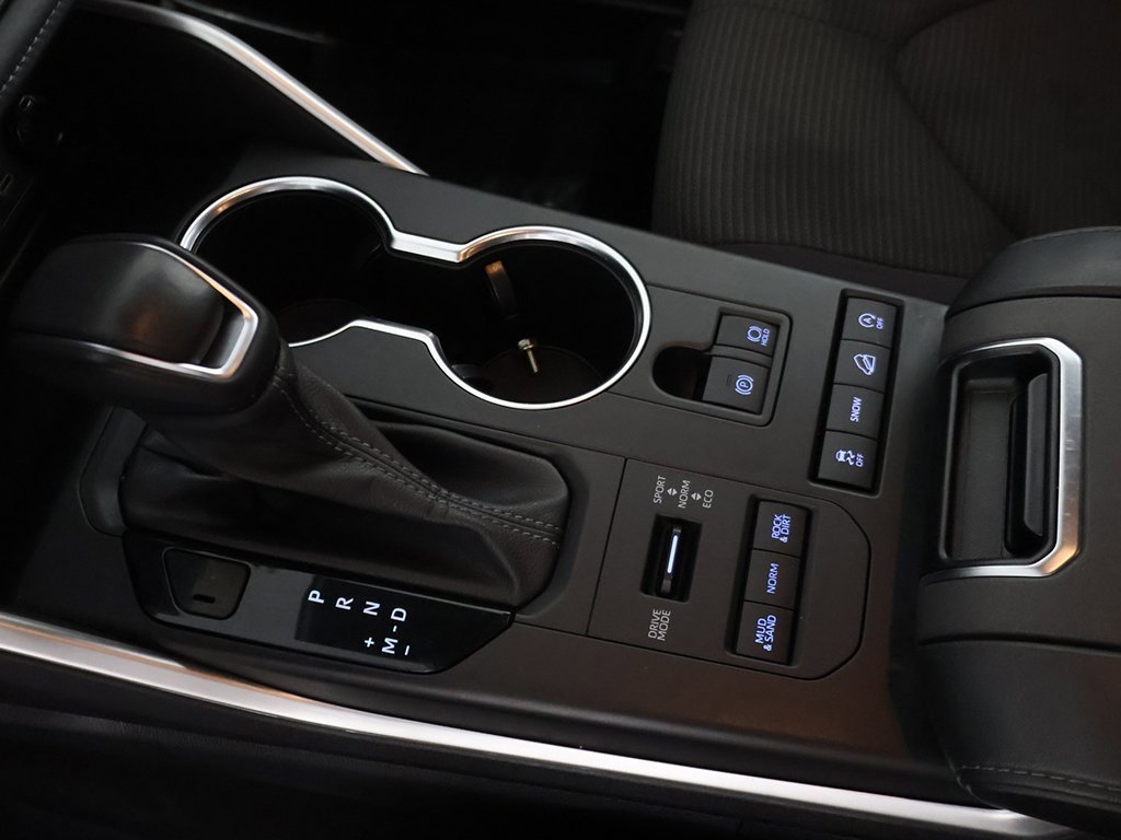 Used 2022 Toyota Highlander LE image 44