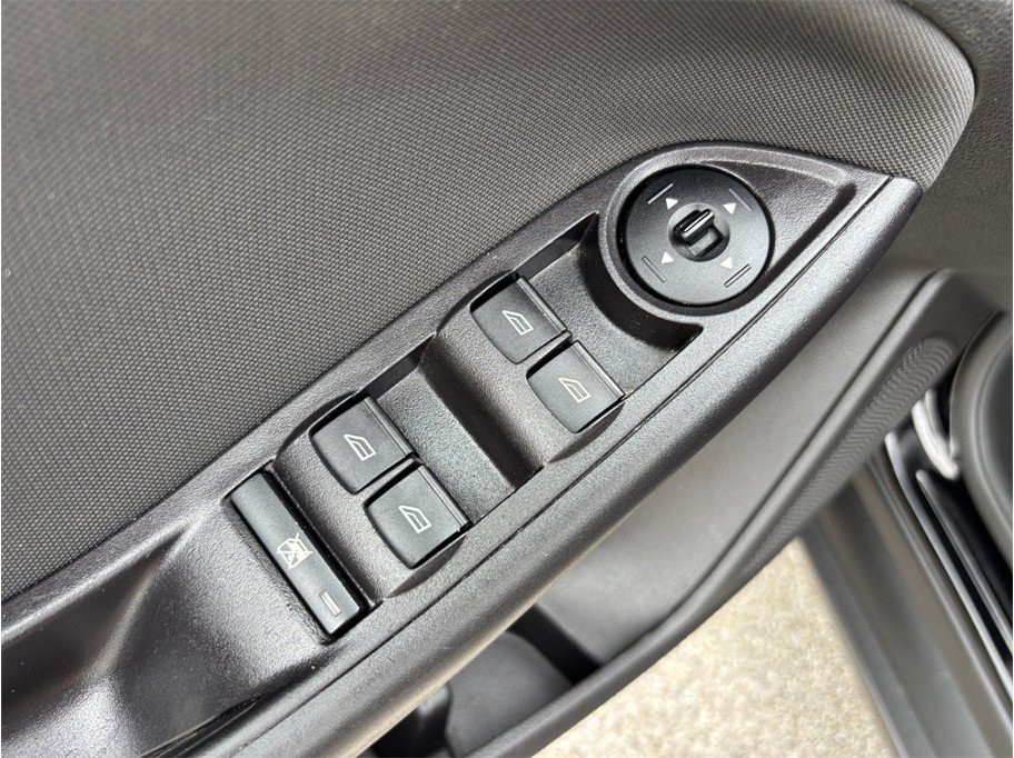 Used 2017 Ford Focus SE FWD image 14