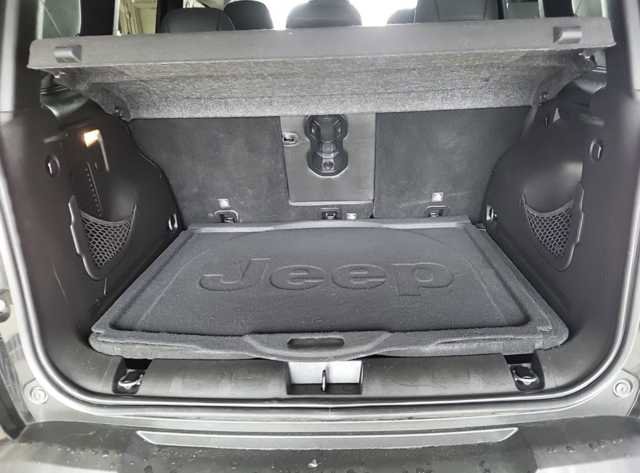 Used 2019 Jeep Renegade Limited w/ UConnect 8.4 Nav Group image 4