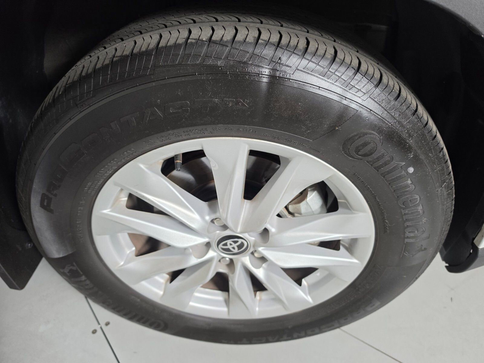 Used 2023 Toyota Corolla Cross LE AWD/4WD image 12