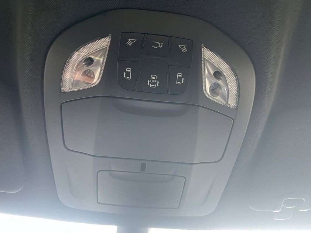 New 2026 Chrysler Pacifica Select image 7