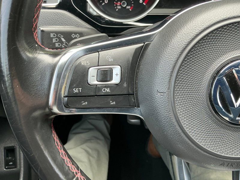 Used 2017 Volkswagen Jetta GLI FWD image 18