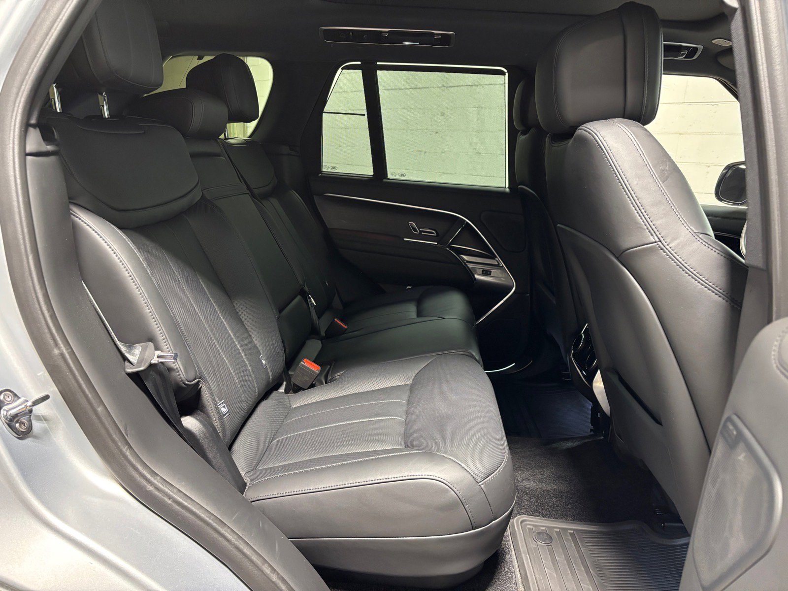 Used 2025 Land Rover Range Rover SE AWD/4WD image 39