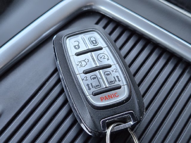 Used 2024 Chrysler Pacifica Touring-L FWD image 34
