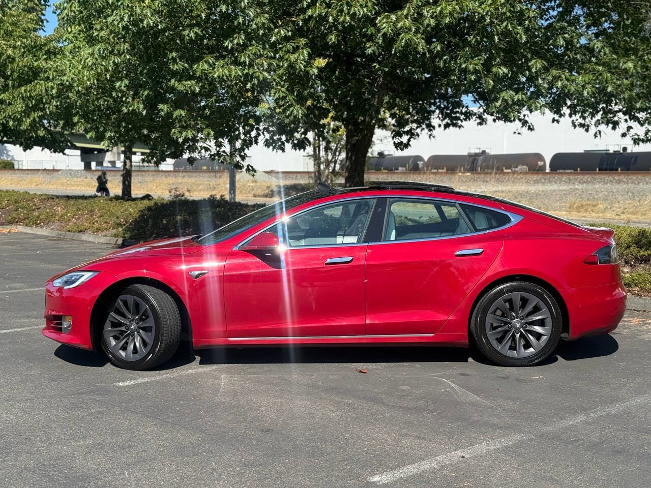 Used 2018 Tesla Model S 100D AWD/4WD image 22