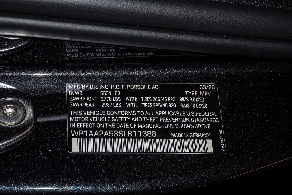 Certified 2025 Porsche Macan image 30