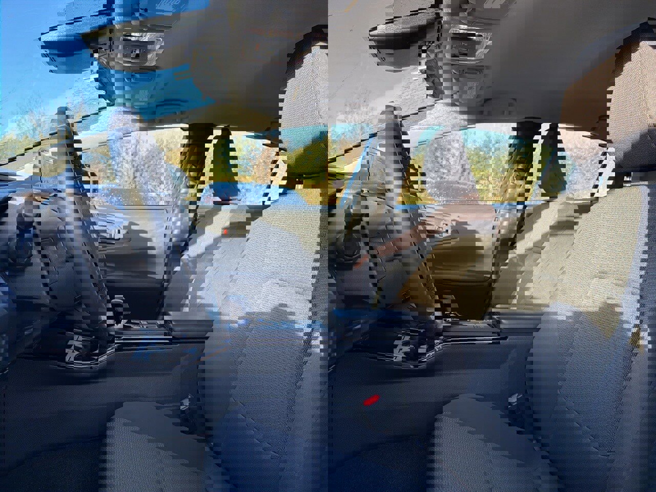 Used 2025 Toyota Prius LE image 8